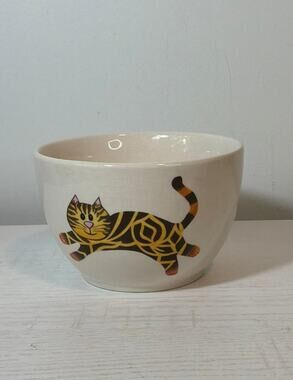 Boston Warehouse Trading Cat Themed Bowl